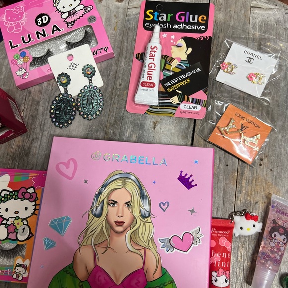 Eyeshadow Bundle - Picture 4 of 6